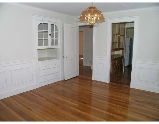 307 Foster St 1 - Photo 2 of 3