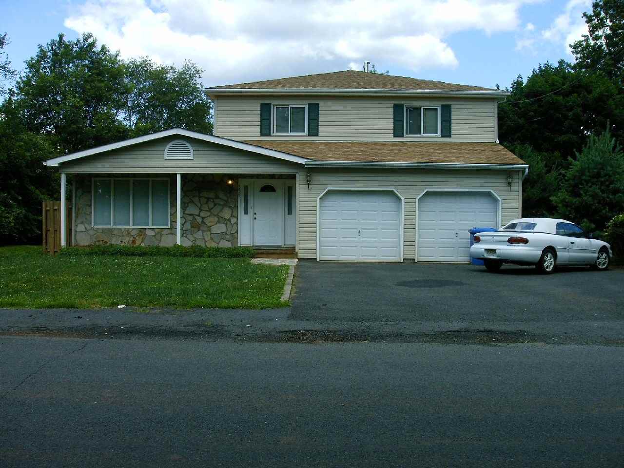 398 Hillcrest Ave - Photo 2 of 4