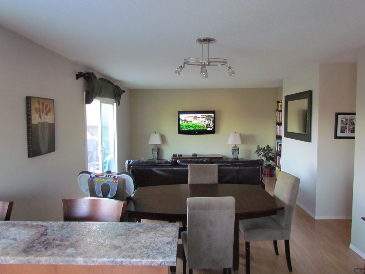 466 Meredith Crescent - Photo 2 of 7