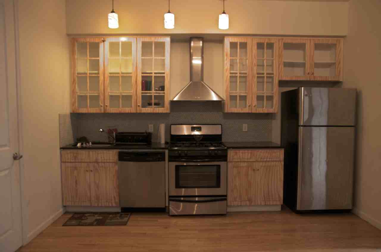 28 Goodwin Pl - Photo 2 of 8