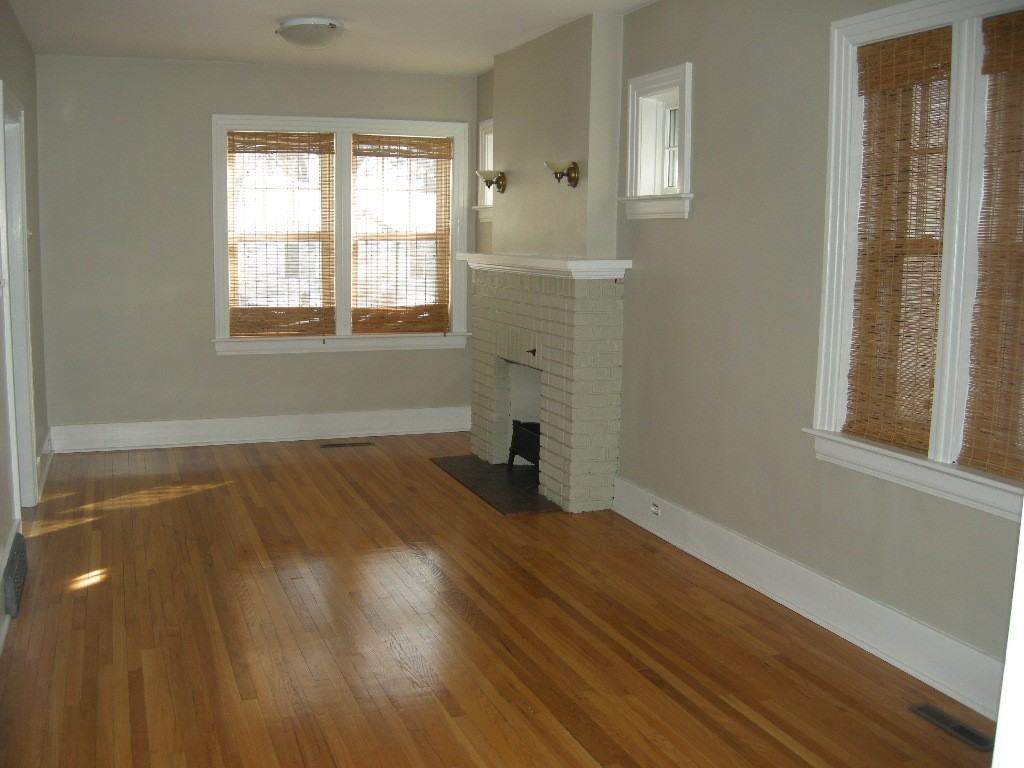 906 Spruce St - Photo 2 of 10