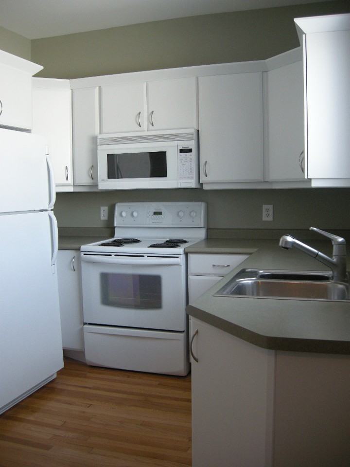 906 Spruce St - Photo 3 of 10