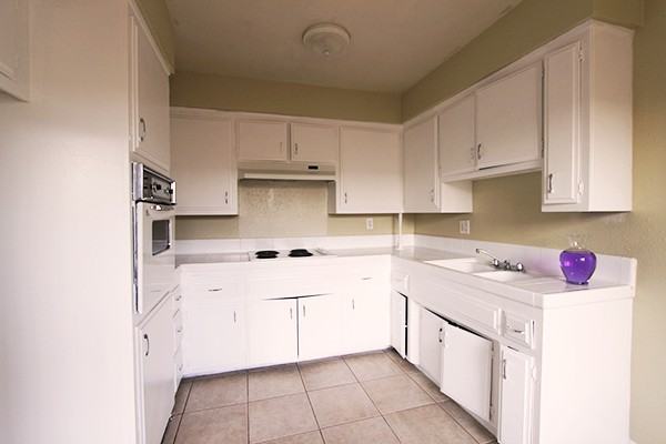 3346 Gage Ave - Photo 3 of 9