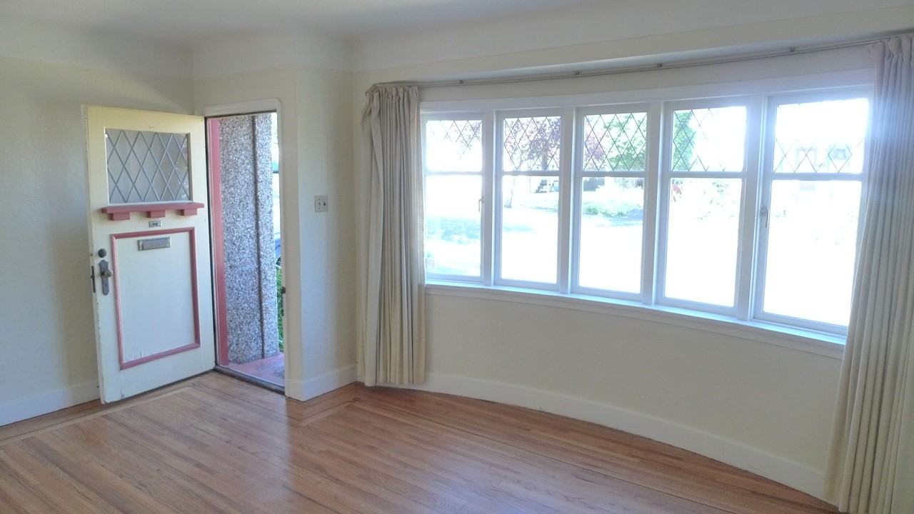 119 Howe St - Photo 2 of 9