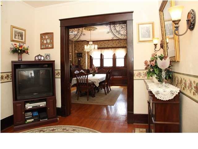 1711 N Market St - Photo 3 of 13