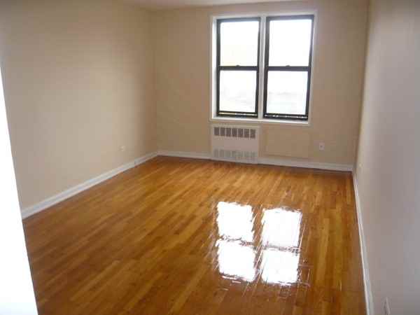 2411 E 3rd St #4L - Photo 2 of 2