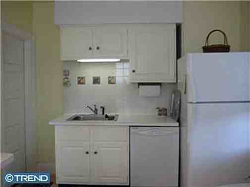 79 Grove Ave - Photo 3 of 13