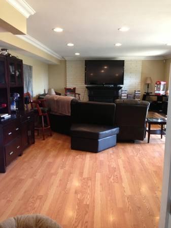 554 Richmond St - Photo 2 of 6