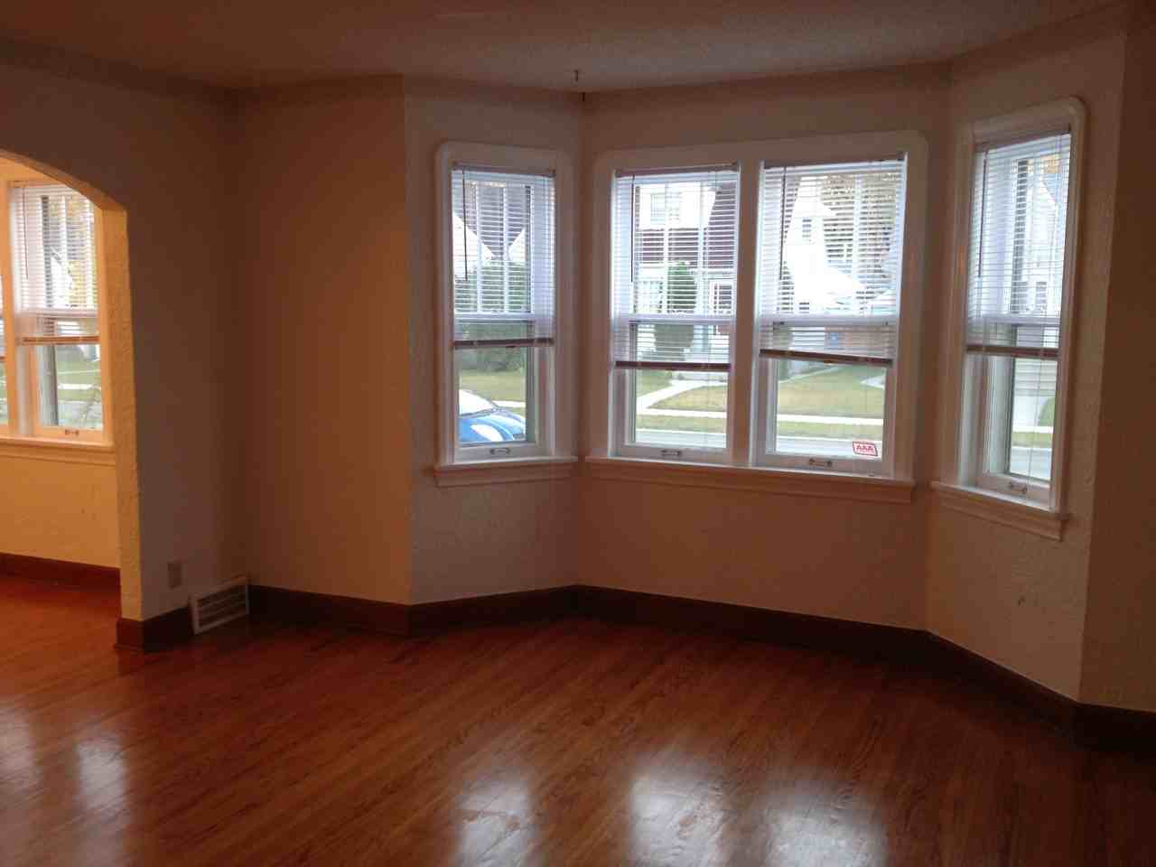 738 Garfield St N - Photo 2 of 11