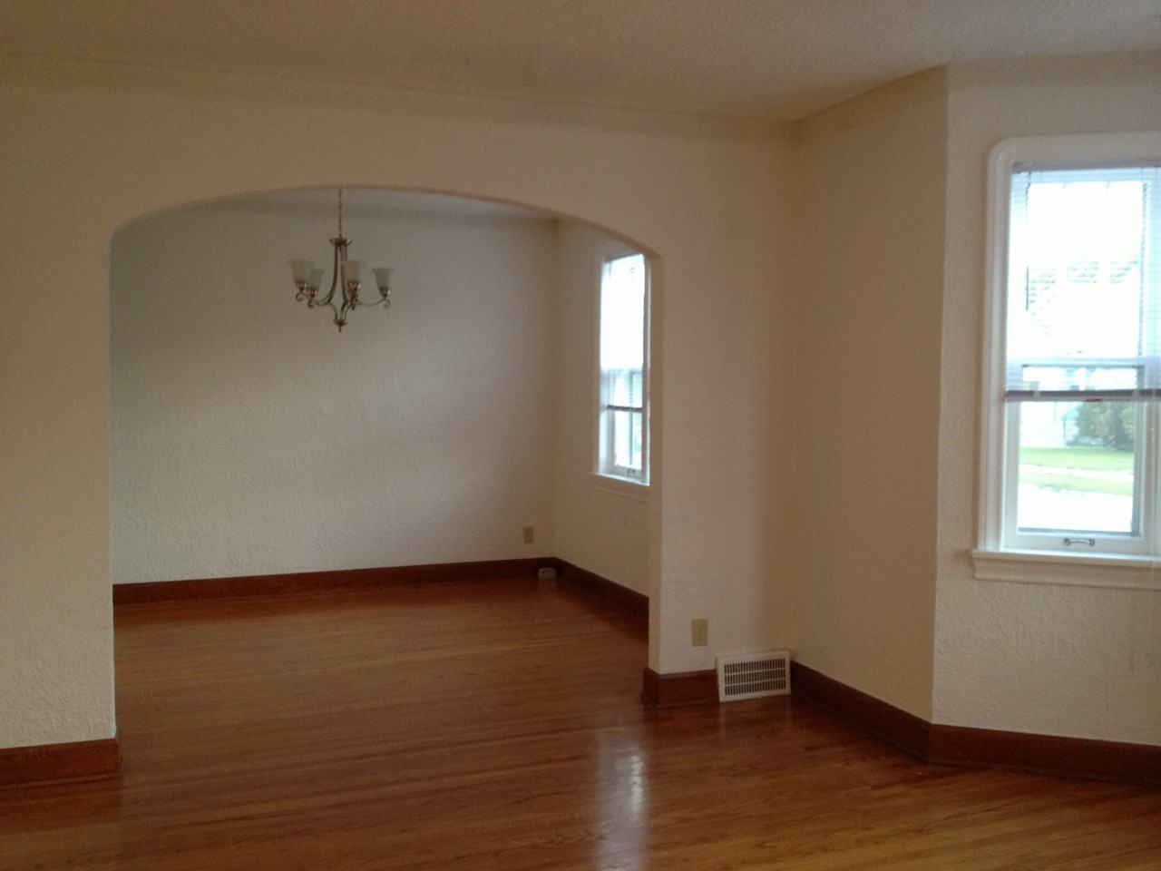 738 Garfield St N - Photo 3 of 11