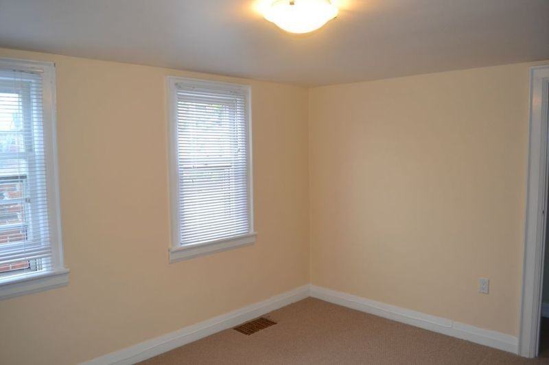 5 Barons Ave S #B - Photo 2 of 5