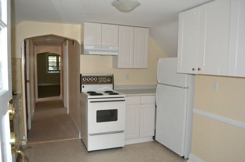 5 Barons Ave S #B - Photo 3 of 5