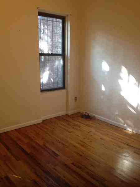 1060 Rogers Ave 1R - Photo 2 of 4