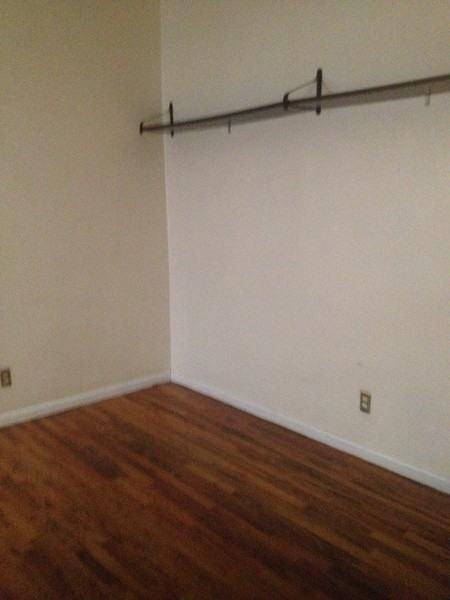 1060 Rogers Ave 1R - Photo 3 of 4