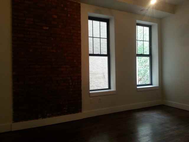 144 Woodruff Ave #4A