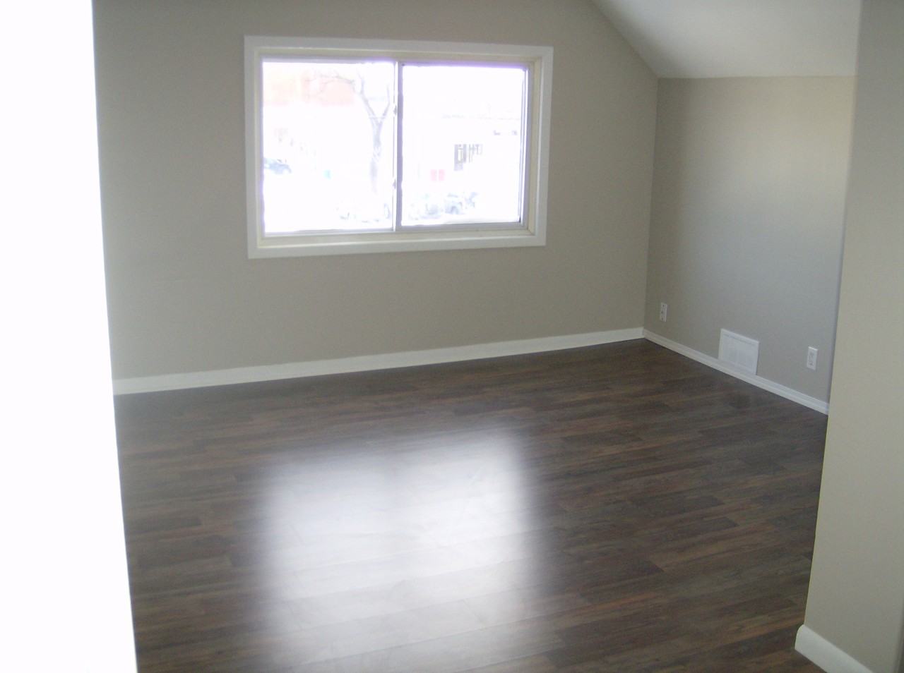 267 Toronto St - Photo 2 of 8