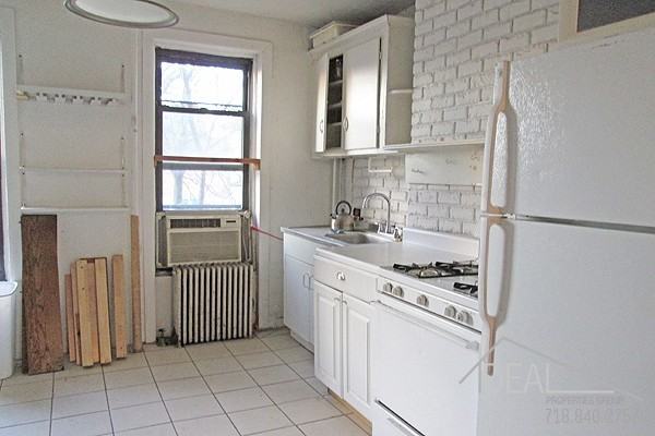 325 Van Brunt St 3rdFL - Photo 3 of 4