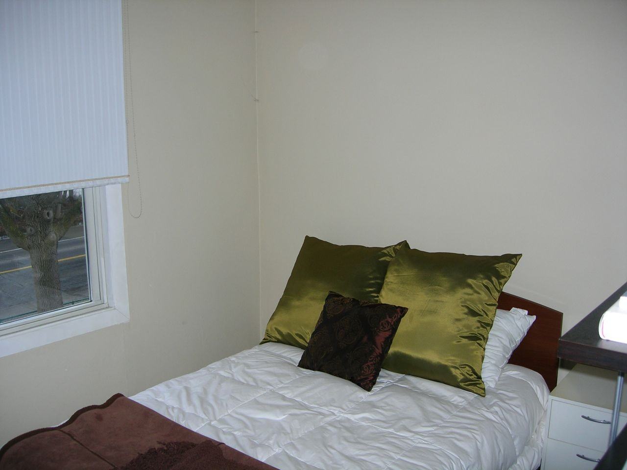 858 Fisher Ave #1 - Photo 3 of 5