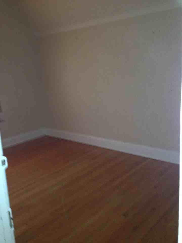 584 Lipton St - Photo 3 of 4