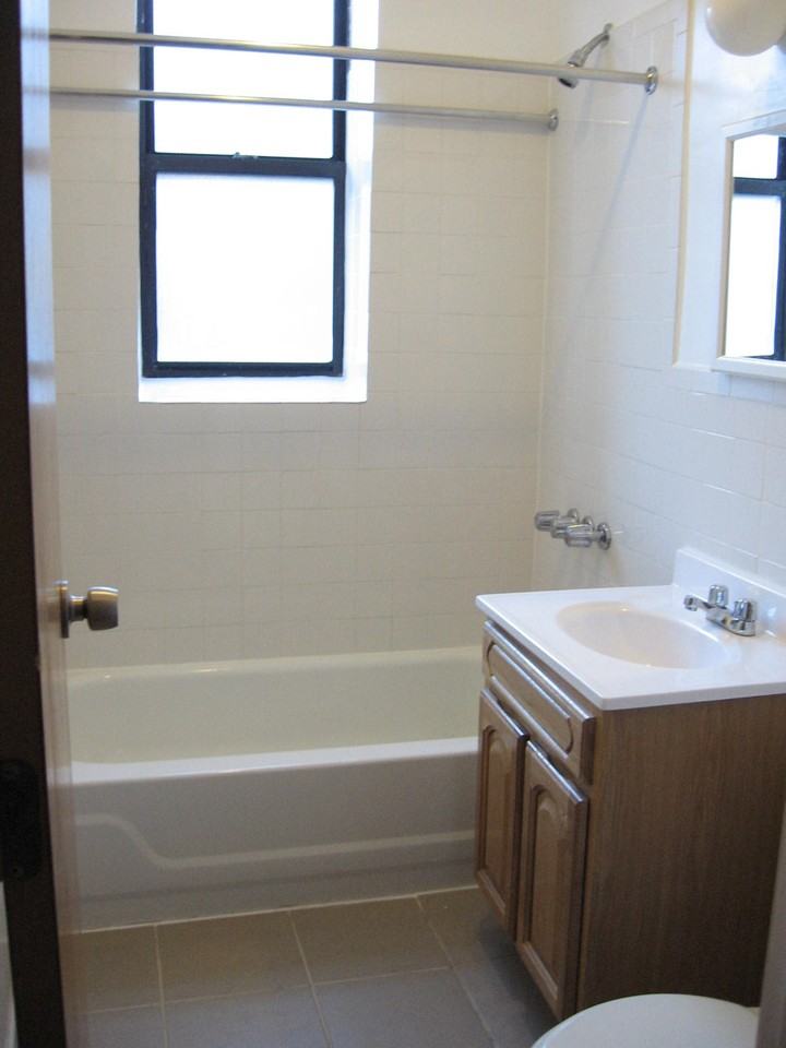 235 Maple Pkwy #1 - Photo 3 of 3