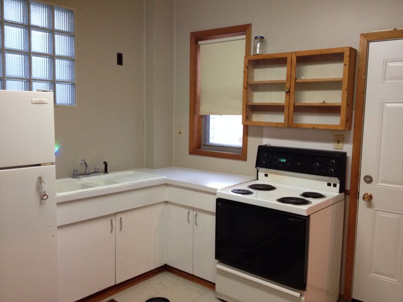 466 Stiles St - Photo 2 of 7