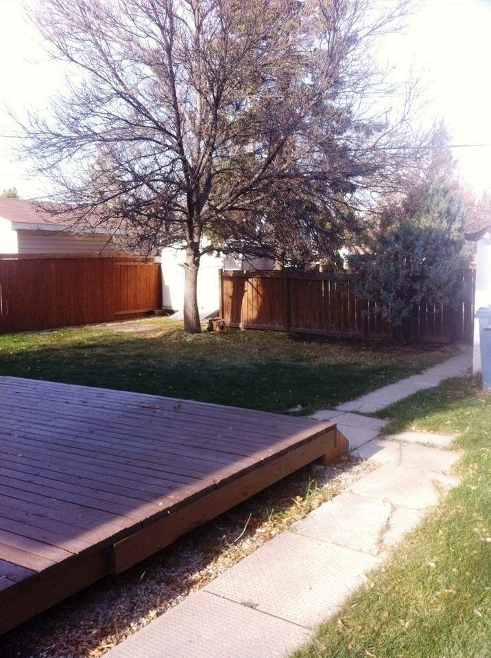 1033 Manahan Ave - Photo 3 of 6