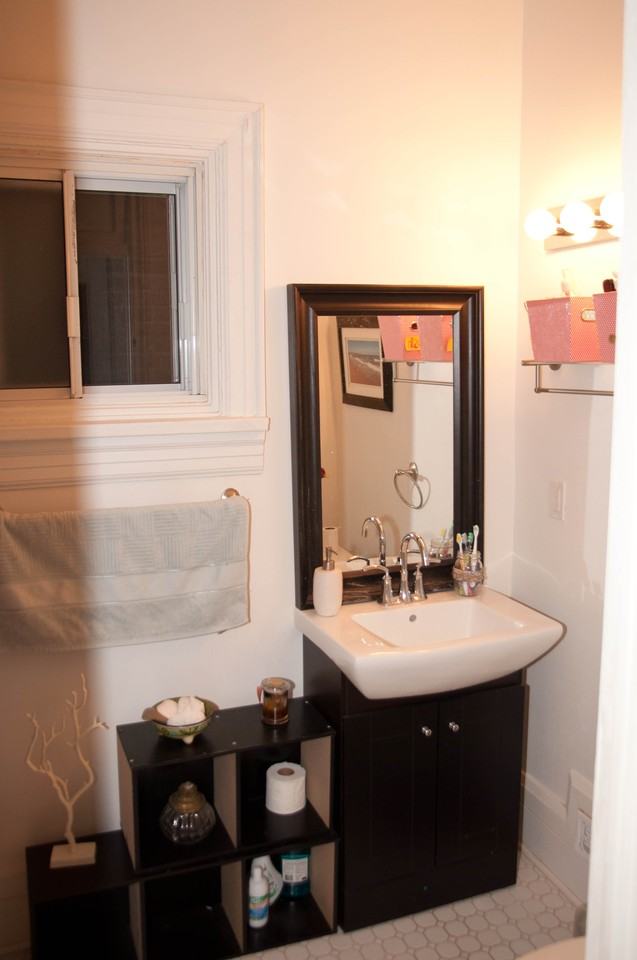 1069 Gladstone Ave - Photo 3 of 6