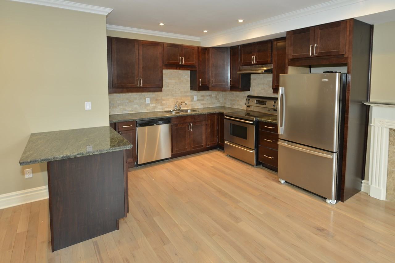 22 Charlton Ave W #4 - Photo 2 of 8