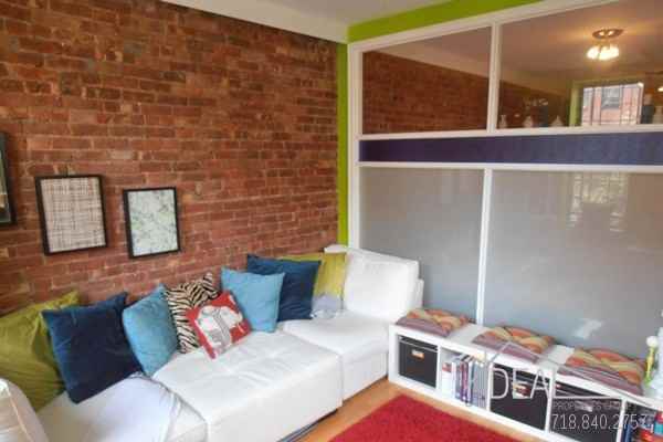 319 20th St 4A - Photo 2 of 7