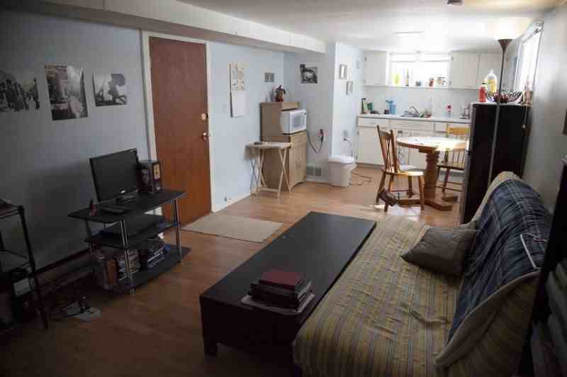 443 College St - Photo 2 of 11