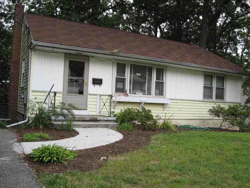 8704 63rd Ave - Photo 2 of 4