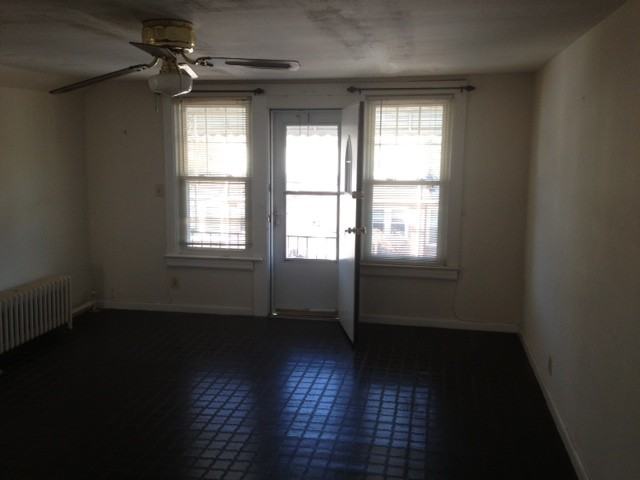 295 S Park Ave - Photo 2 of 10