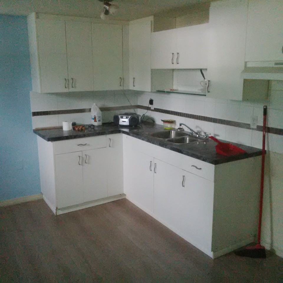 8507 48 Ave NW - Photo 3 of 4