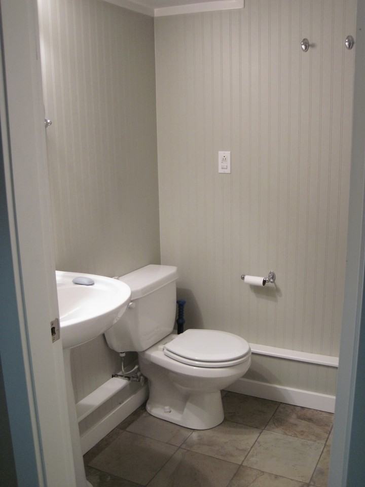 1675 Thayer Ct - Photo 2 of 4