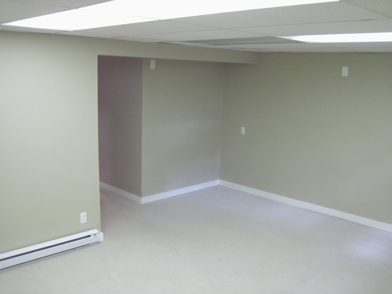 1675 Thayer Ct - Photo 3 of 4