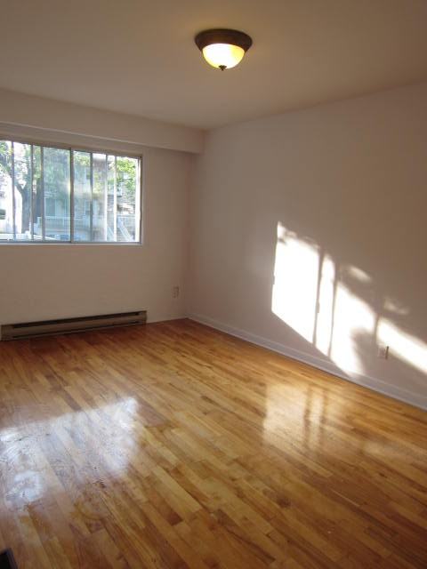 1100 Place Beauchesne - Photo 3 of 9