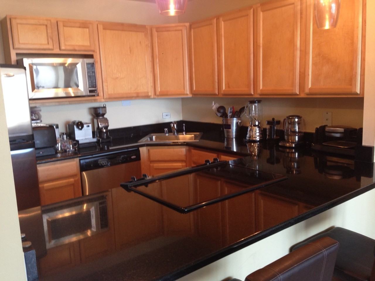 525 W Hawthorne Pl #2207