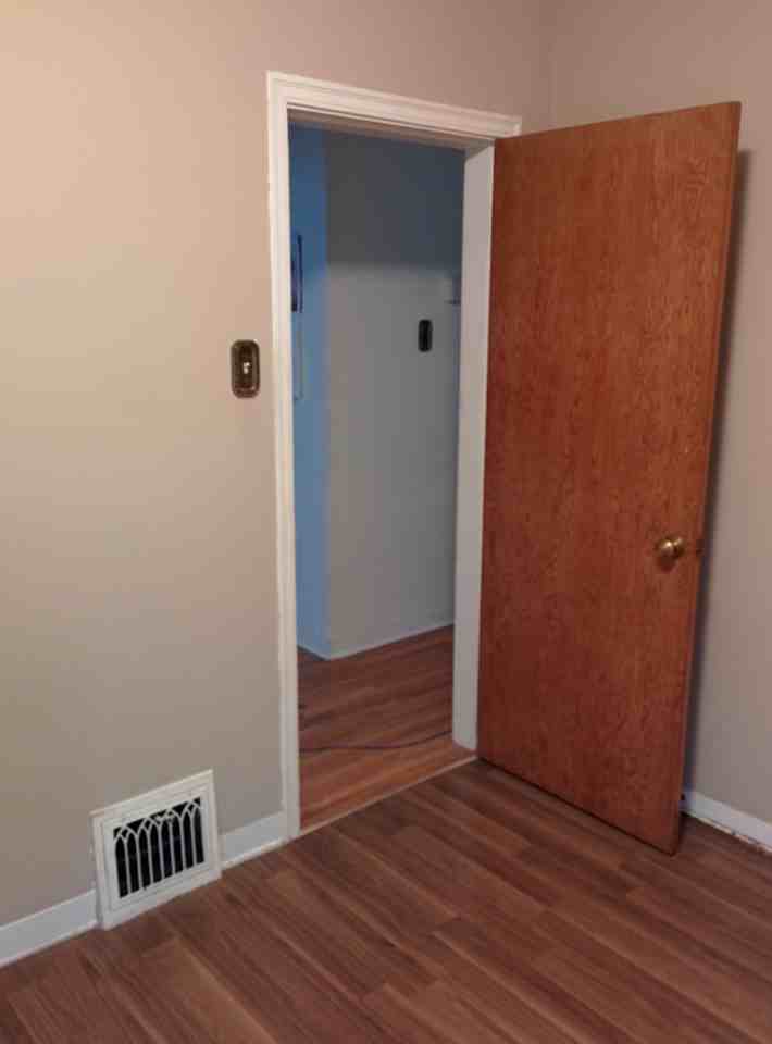 11134 77 Ave NW - Photo 3 of 4