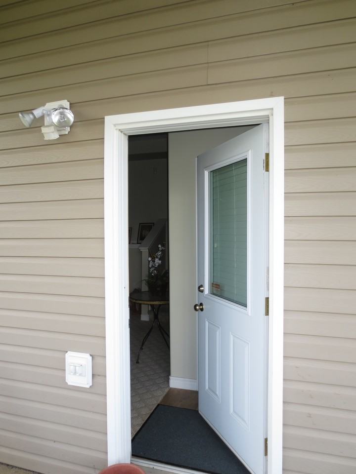 72 Lindenwood Terrace - Photo 3 of 8