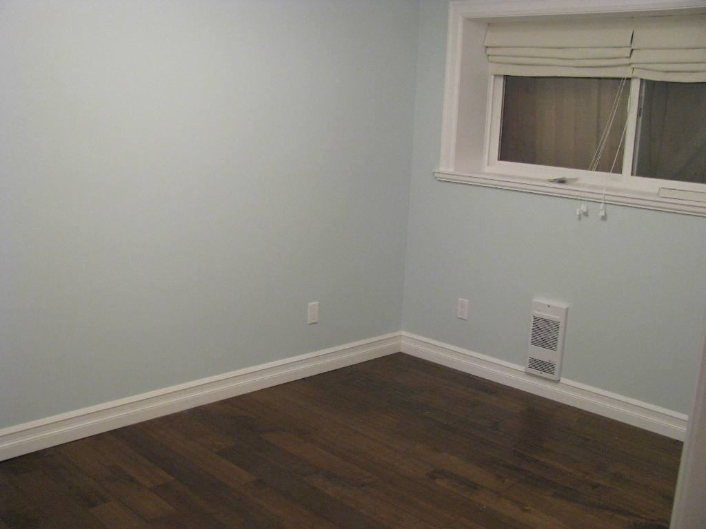 7049 116 St - Photo 3 of 9