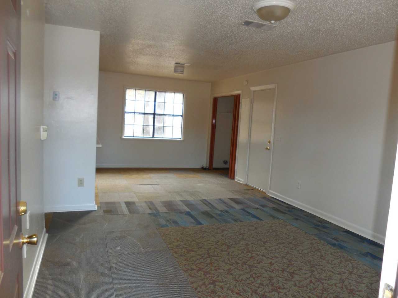 120 Arnold Dr - Photo 2 of 4