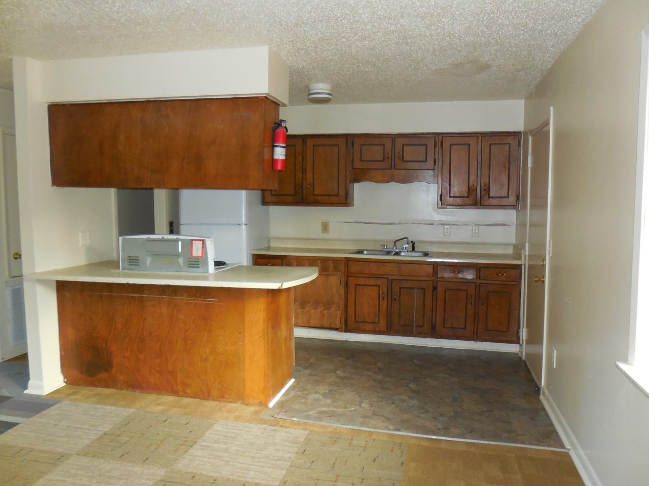 120 Arnold Dr - Photo 3 of 4