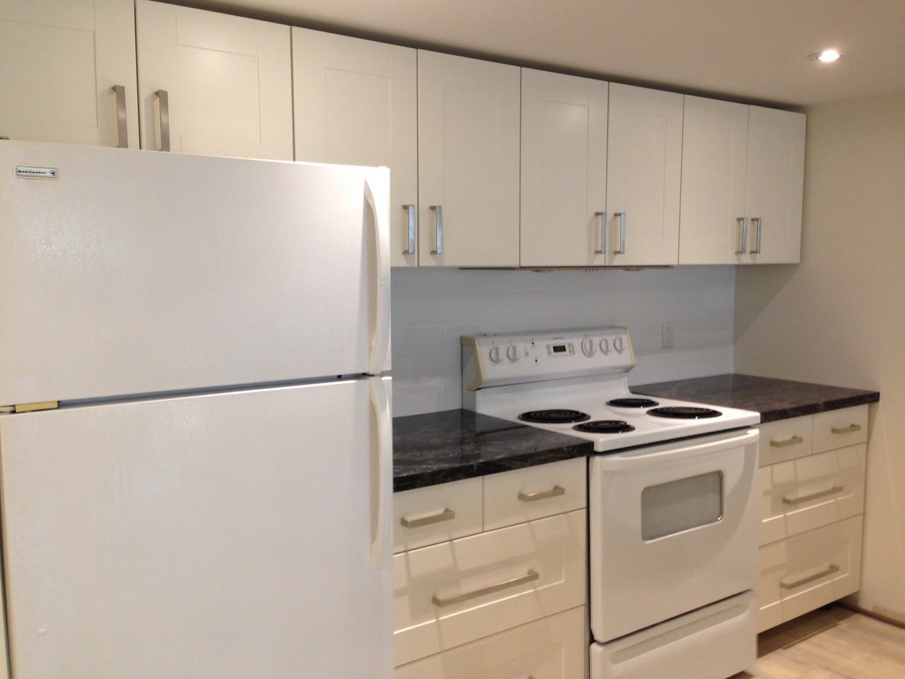 209 Jane St - Photo 2 of 8