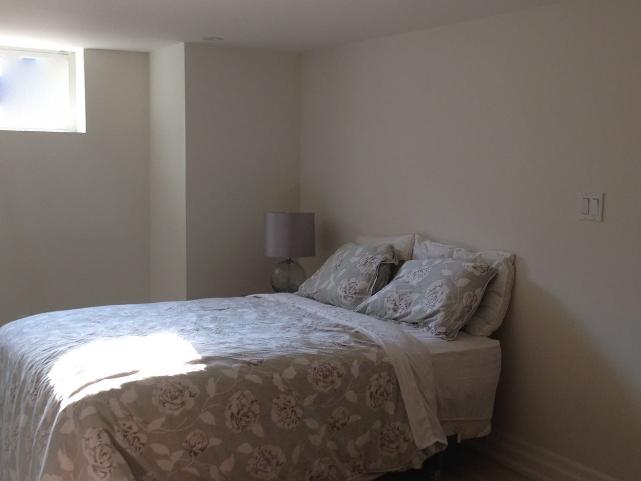 209 Jane St - Photo 3 of 8