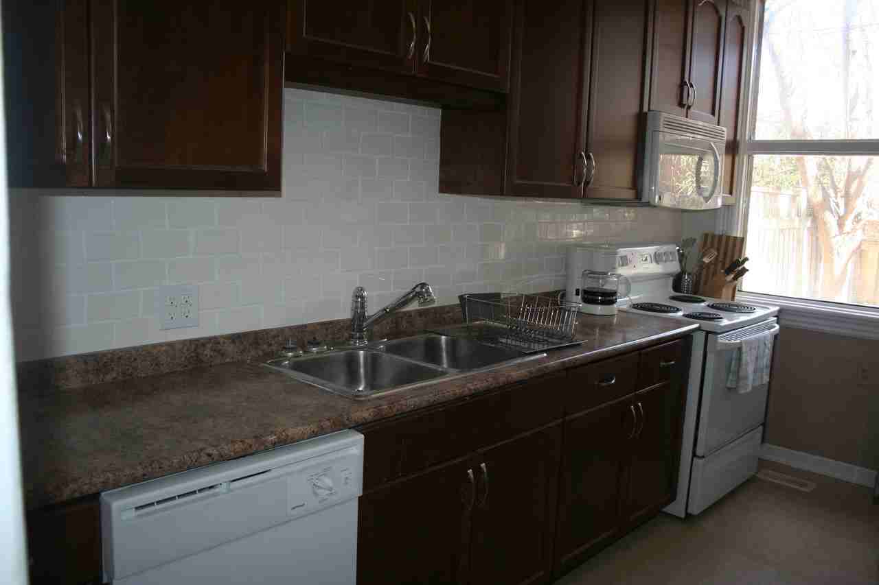 255 Caroline St S - Photo 3 of 7