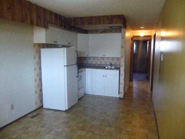 10609 155 St NW - Photo 2 of 3