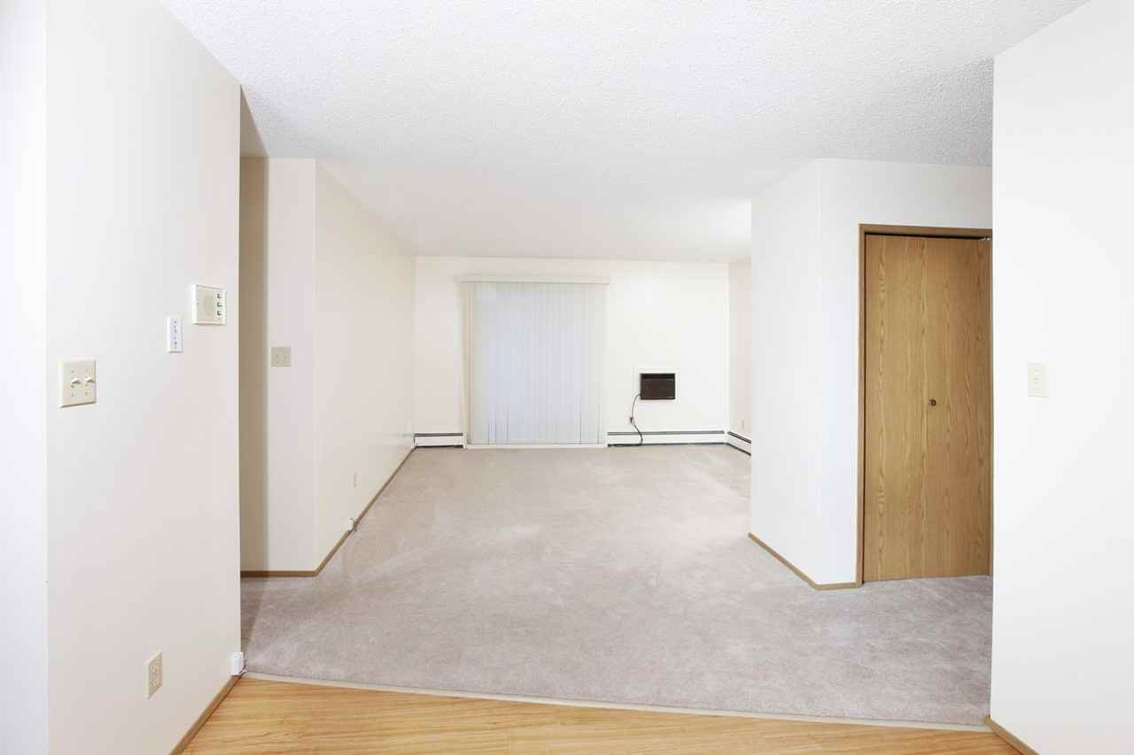 1804 15 St E - Photo 2 of 3