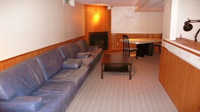 270 Newport Pl - Photo 3 of 7