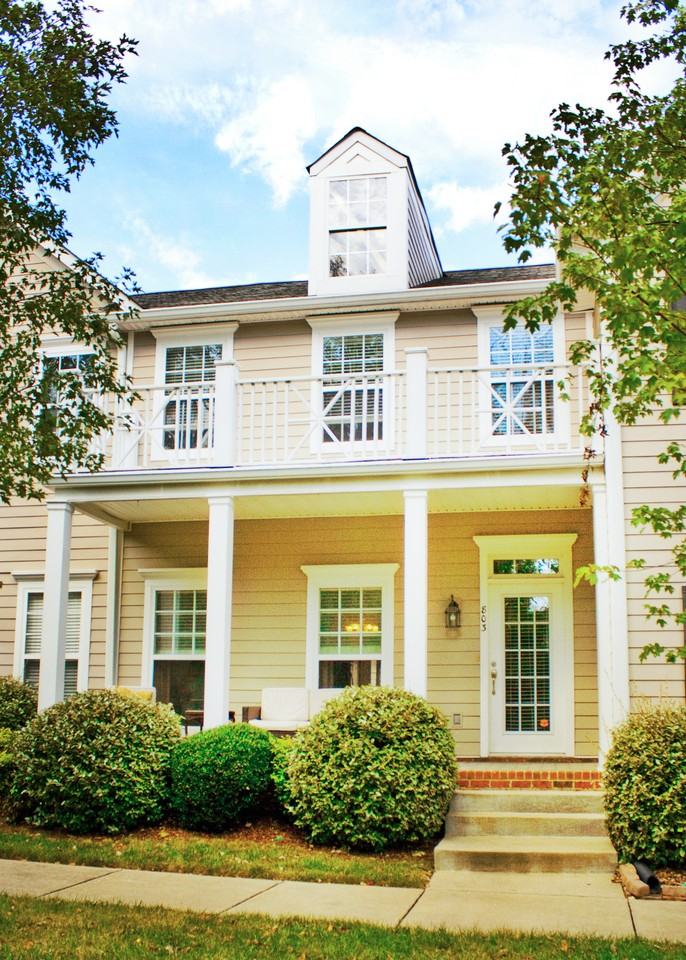 803 Hobbit Ln - Photo 2 of 17