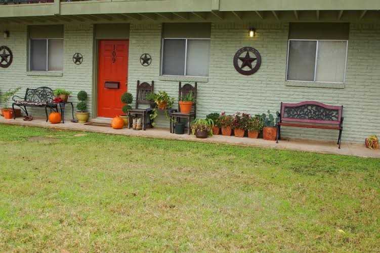 1001 University Ave - Photo 2 of 6